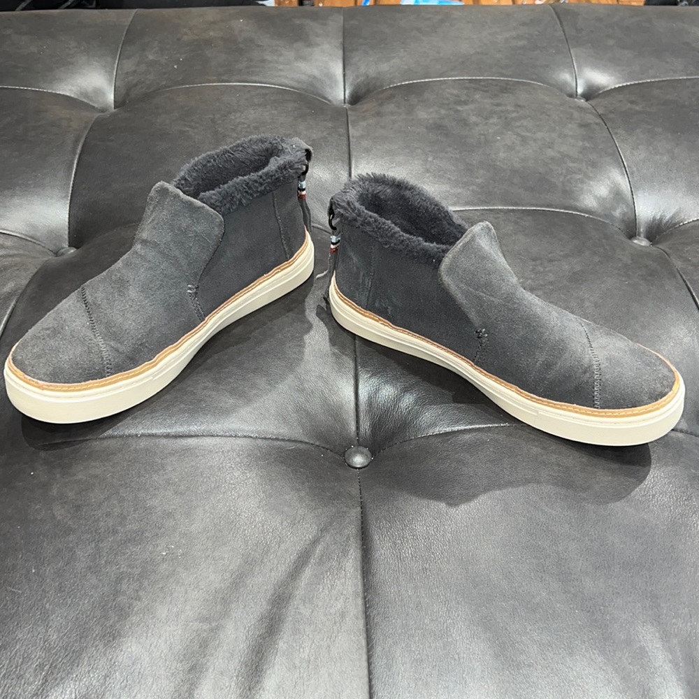 Toms Paxton Grey suede boot sneakers fleece lined Size 8.5